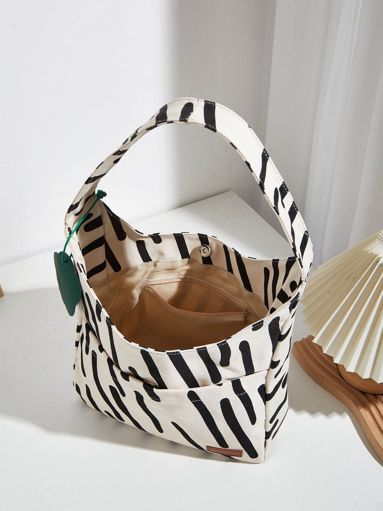 New trendy and durable graffit - Interior Design Exhibition recensie en prijs