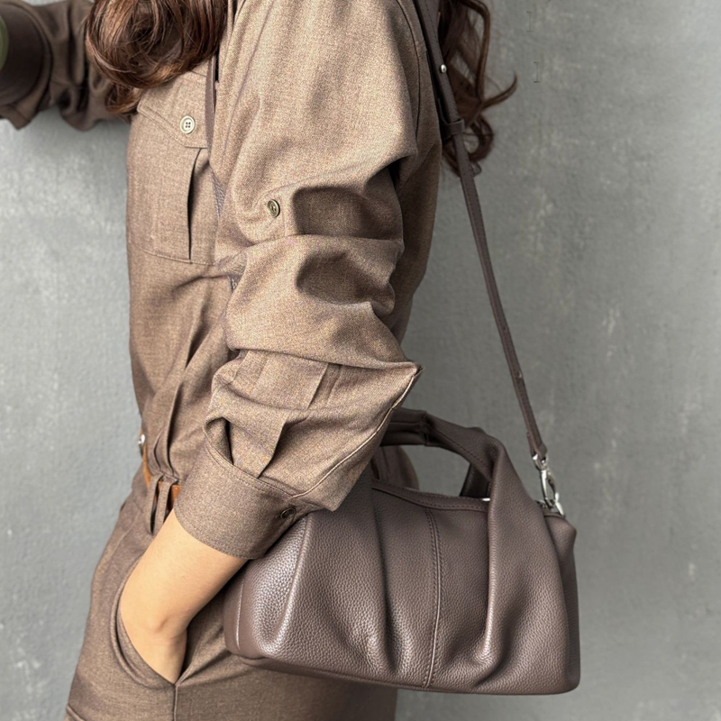 Custom Initials Leather Pillow - Interior Design Japanese recensie en prijs